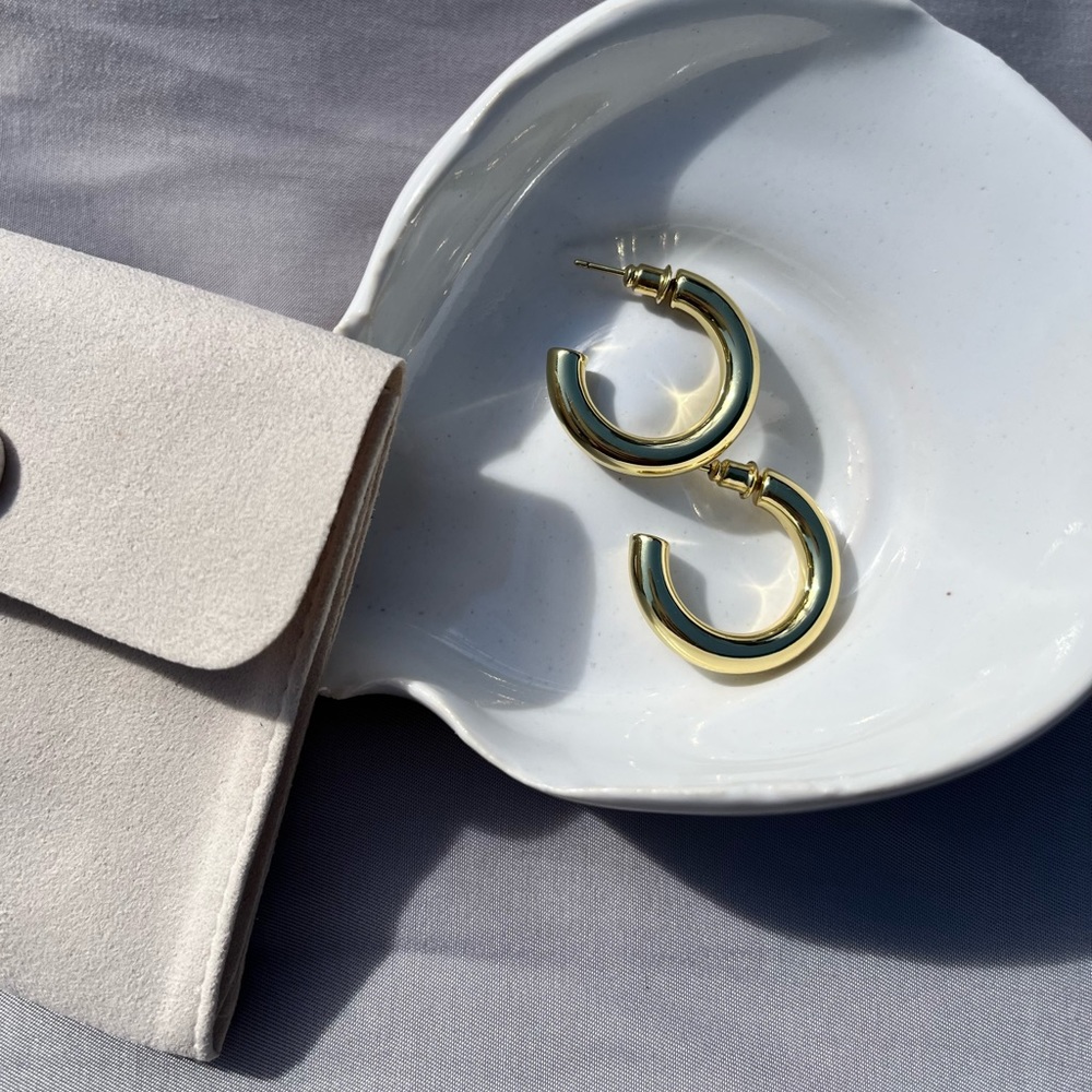 Classic Solid Medium Hoops